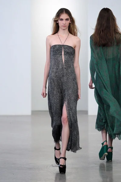 Look 14